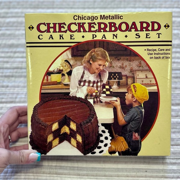 Vintage Chicago Metallic Checkerboard Cake Pan Set – 3 Pans, Divider, Box - Picture 4 of 9